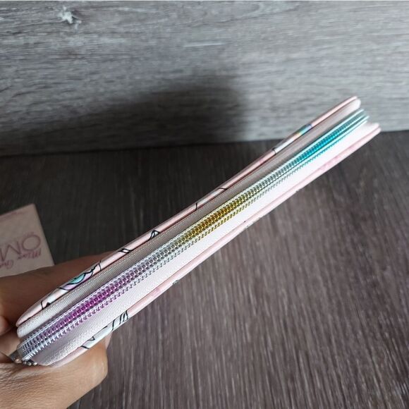 NEW Miss Gwen's OMG Unicorn Snacks Wallet in Pink - Picture 3 of 5